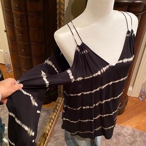 Evereve-Lovestitch- Off shoulder tie dye top!